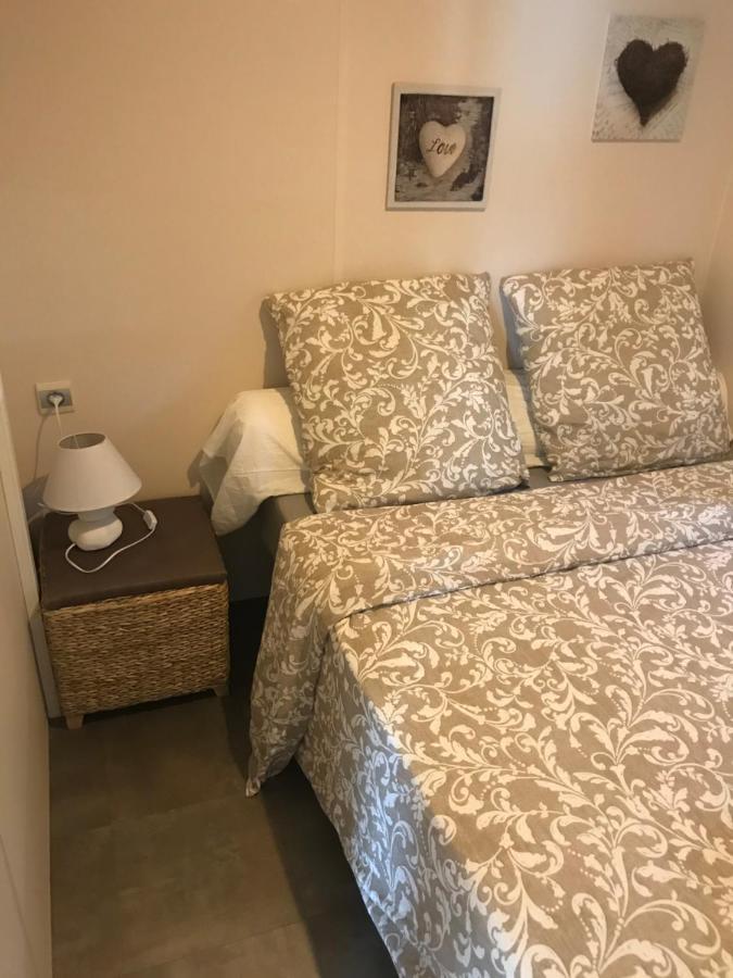 Mobilhome En Face Des Plages Йер Экстерьер фото