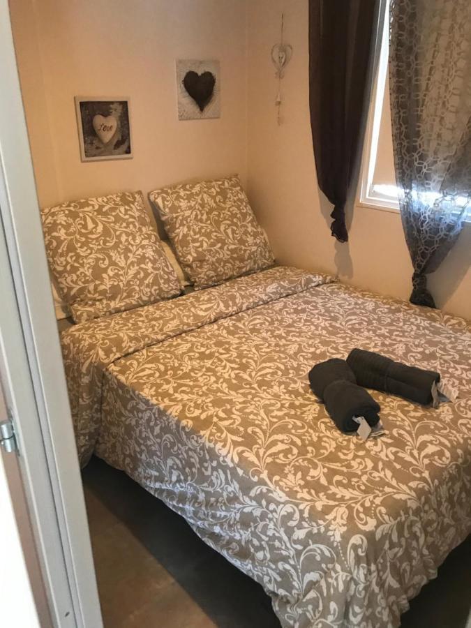 Mobilhome En Face Des Plages Йер Экстерьер фото