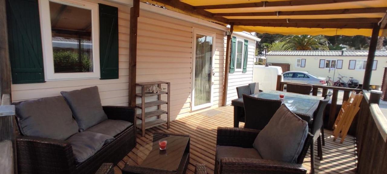 Mobilhome En Face Des Plages Йер Экстерьер фото